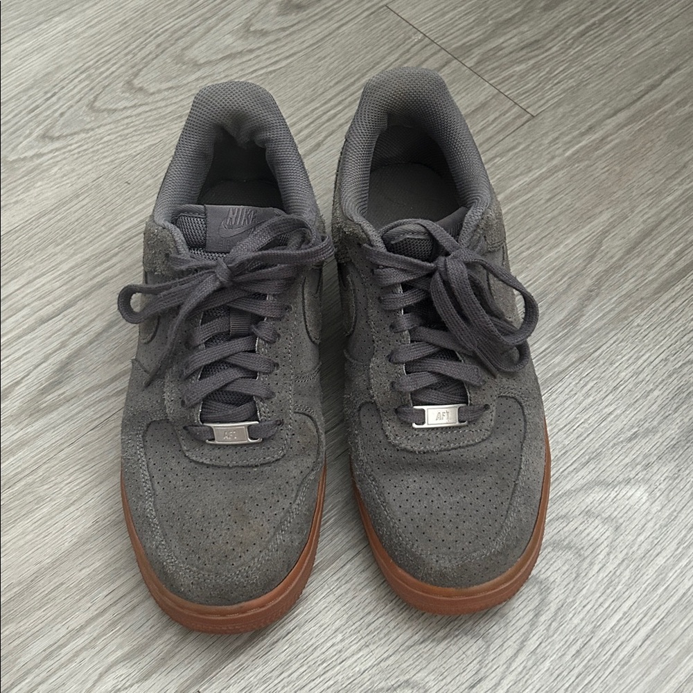 Nike Air Force 1 07 Gray Suede with Gum Sole